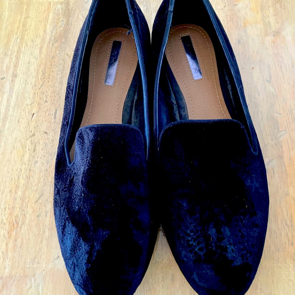 Black velvet clean smoking style loafer. Excellent condition.